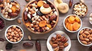 Nutrition with dried fruits and nuts